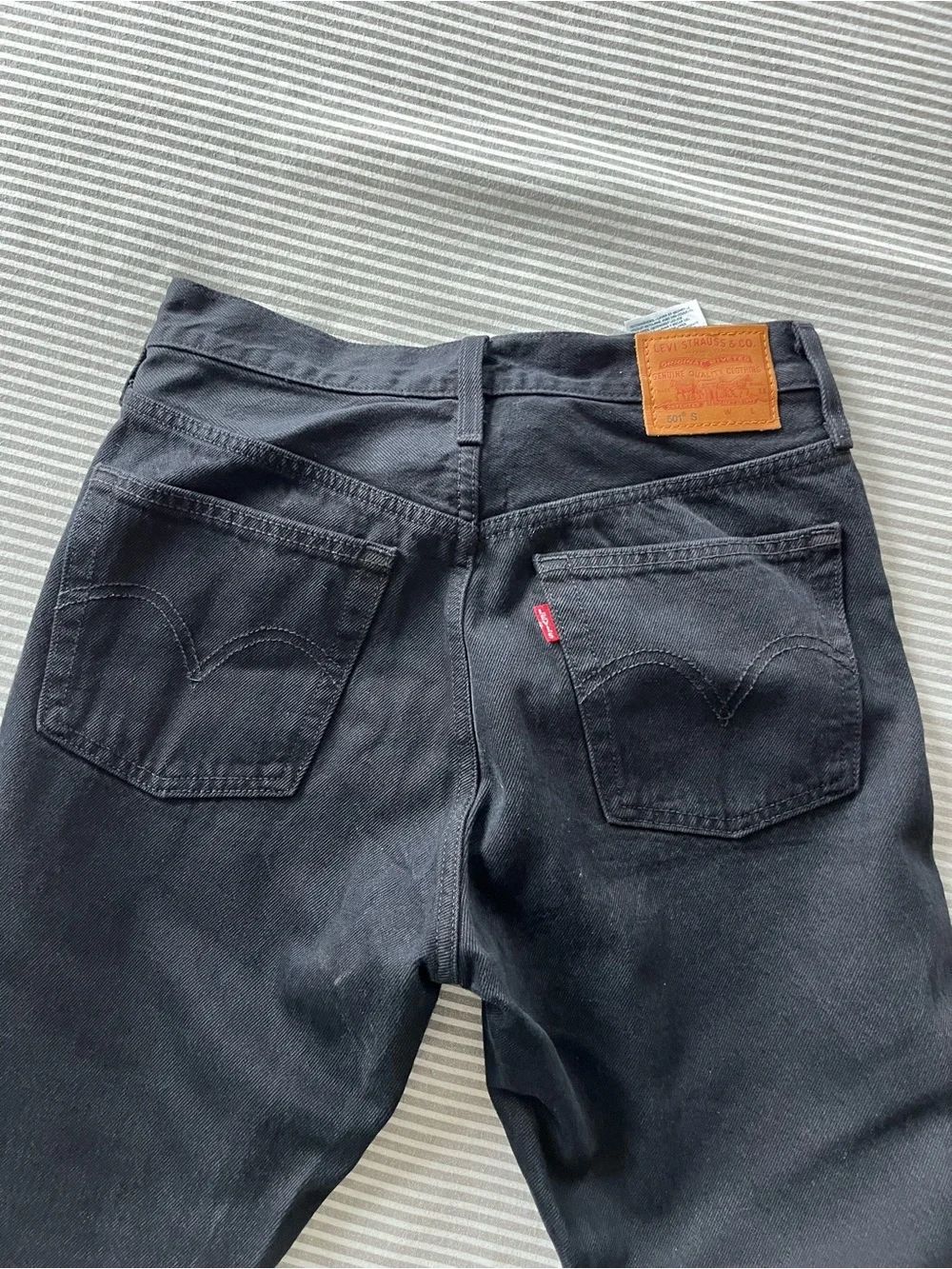 Levi's Black Straight-Leg Women's Jeans with Raw Hem